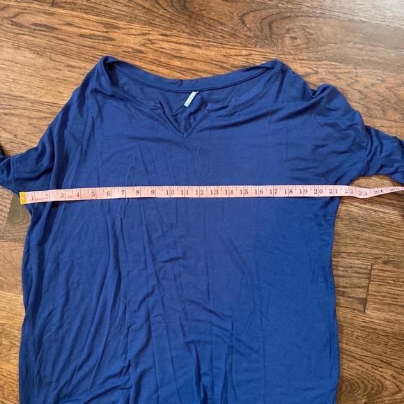 Color Thread Basic Dark Blue Top - Picture 4 of 6